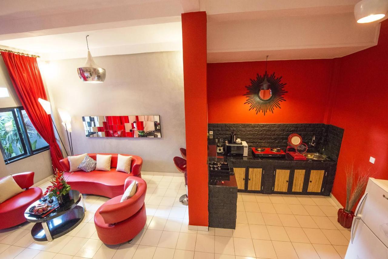 Black & Red Villa