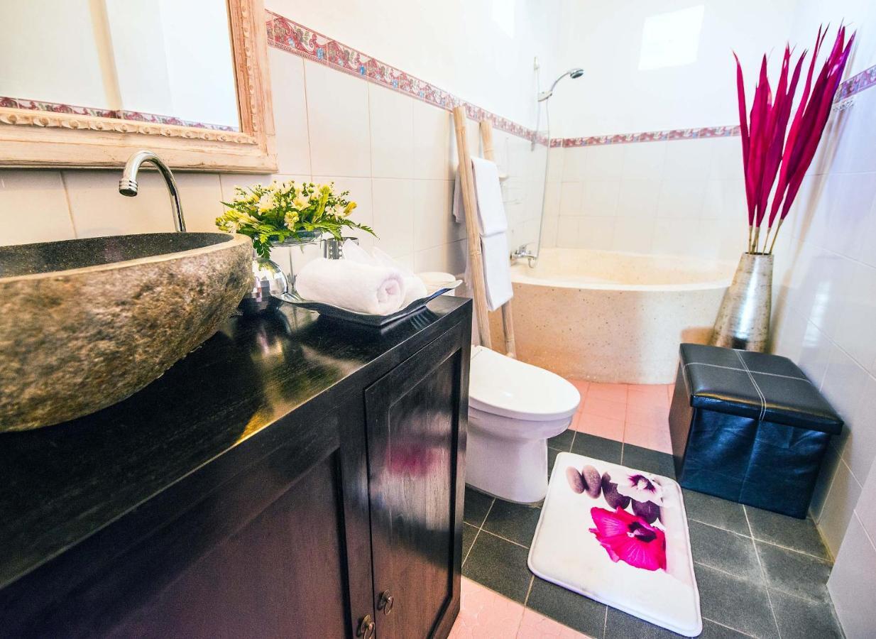 Villa Black & Red Seminyak (Bali)