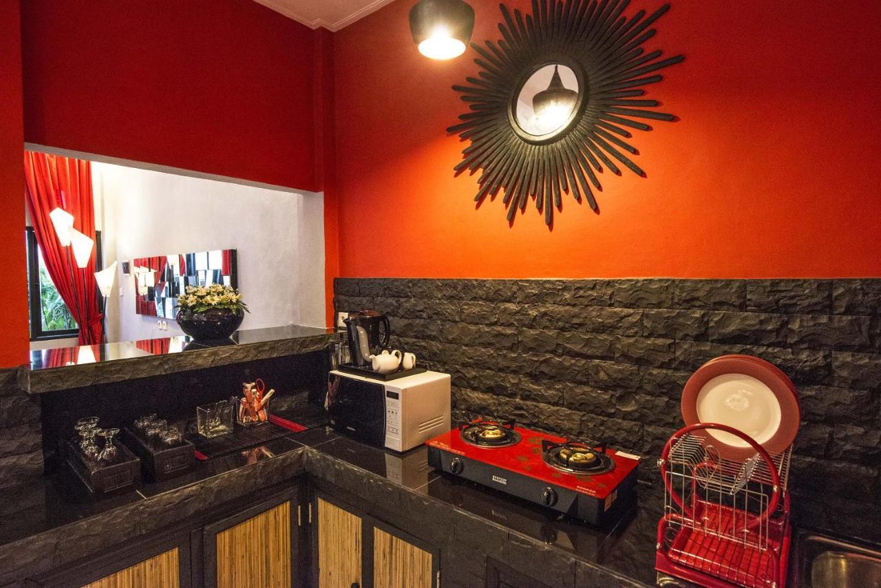 Black & Red Villa *