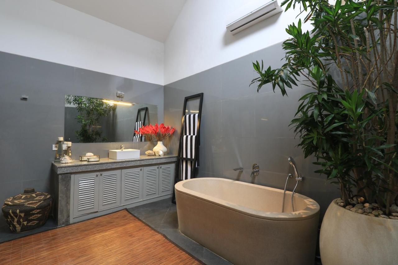 Bloom 1 - 4 Bedrooms, 4 Bathrooms, Private Pool Close To The Villa Seminyak (Bali)
