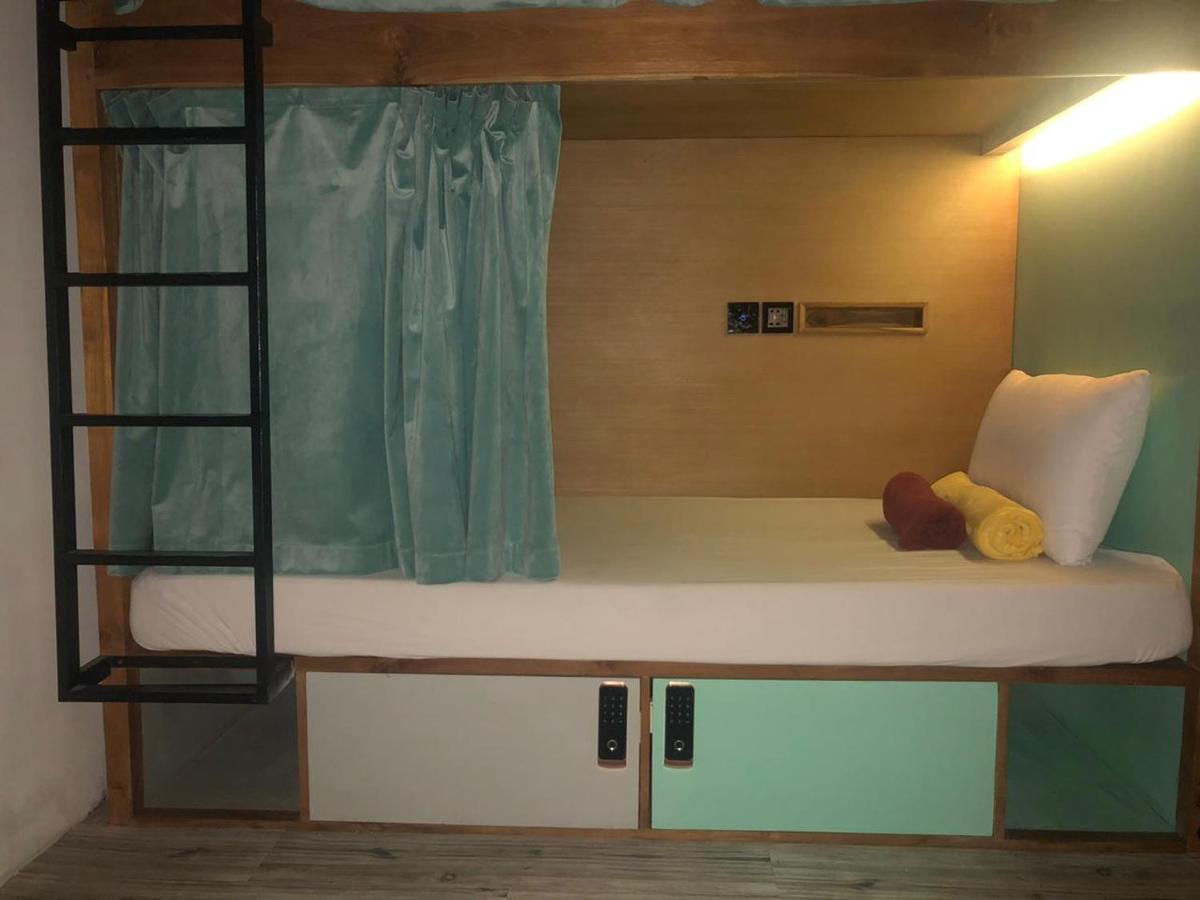 Hostel Stellar Capsules Seminyak (Bali)