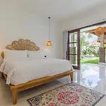 Charming 3 Bedrooms Villa Beach Walking Distance