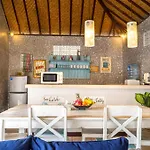 Villa Salya - 3Br - Private Pool - 1Min Walk To La Favela!