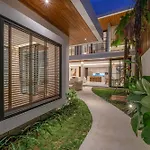 Villa Janoor - Elegant 3-Bedroom Villa Near Batu Belig Beach