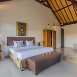 Luxury 4 Bedroom Villa Seminiak