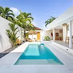 Casa Kokoon - New Bright & Quiet 2Br Mertanadi Seminyak With Private Pool And Parking