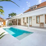 Casa Kokoon - New Bright & Quiet 2Br Mertanadi Seminyak With Private Pool And Parking