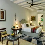 Room & Vespa 3