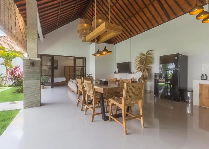 Charming 3 Bedrooms Villa Beach Walking Distance