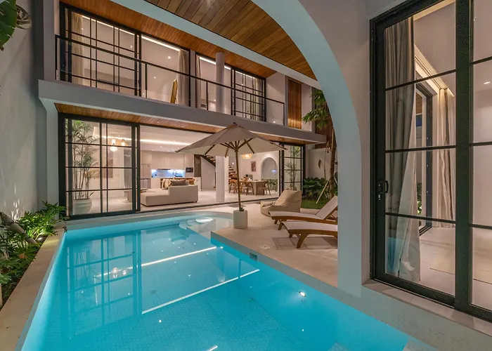 Villa Janoor - Elegant 3-Bedroom Villa Near Batu Belig Beach