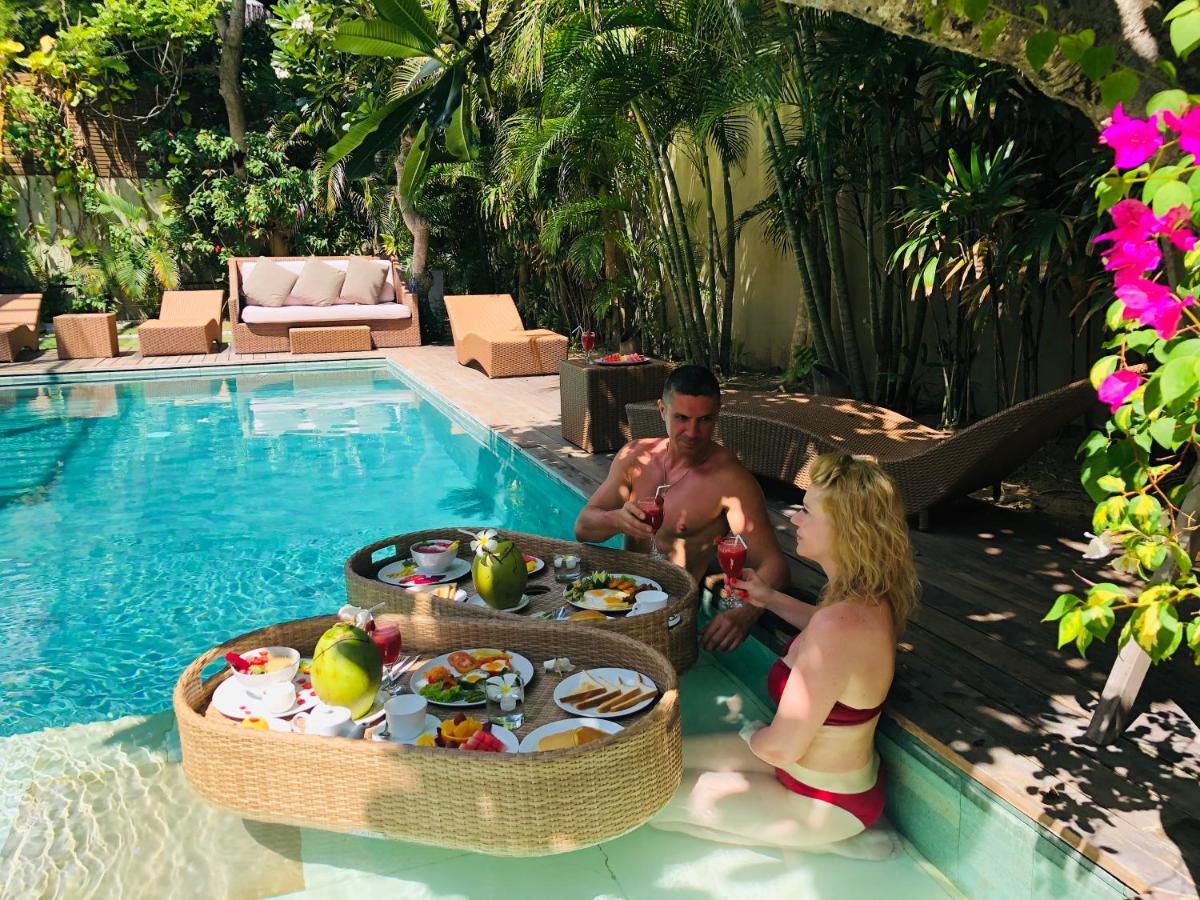 Axis Villa, Biệt thự *