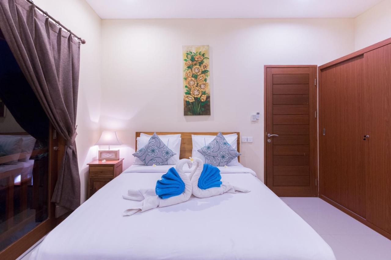Hitam Putih Legian Bali * Seminyak (Bali)