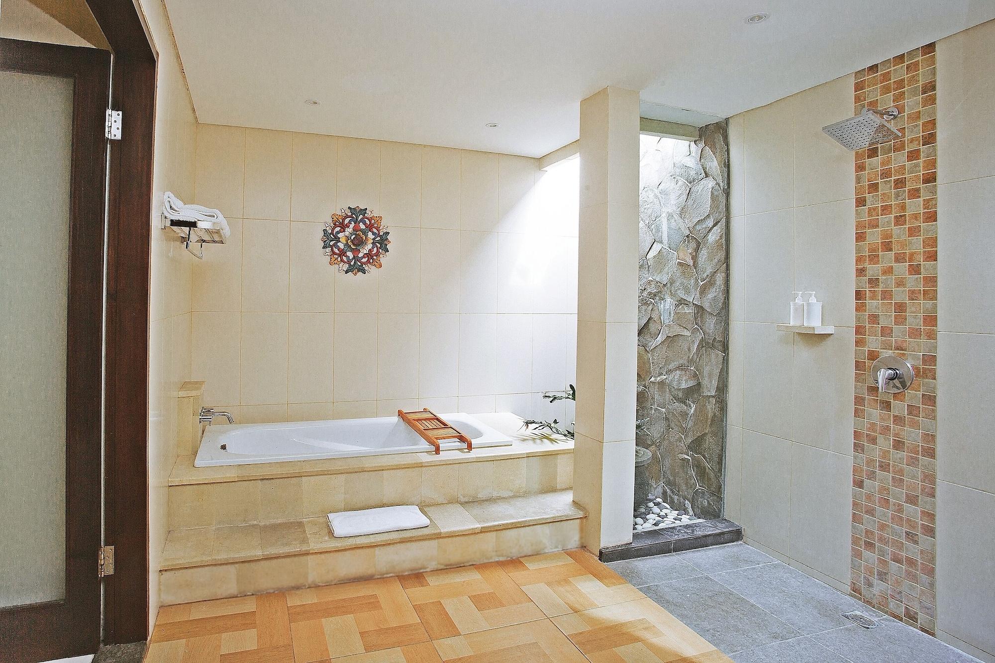 Hotel Lasanti And Bali 3*