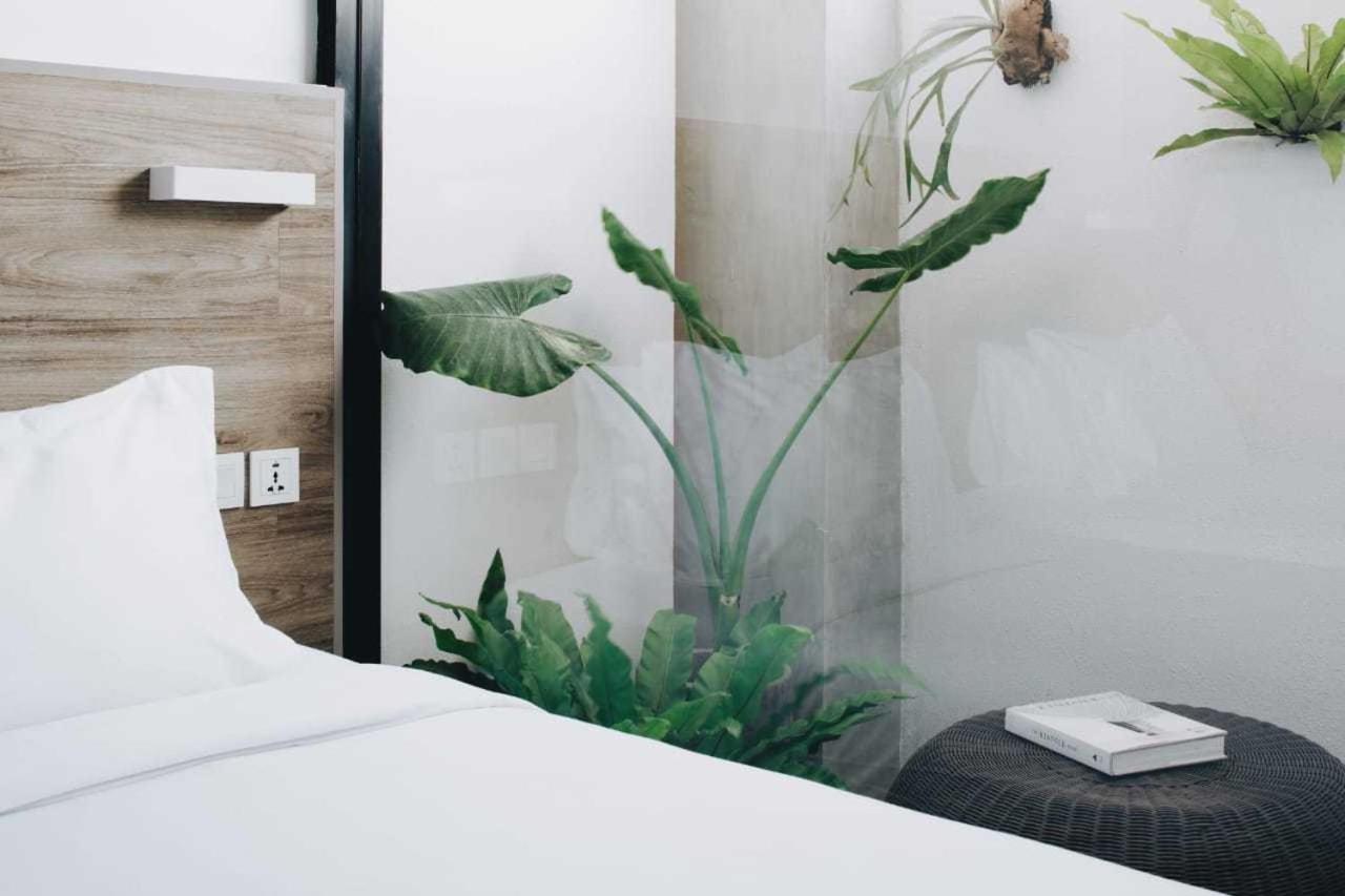 Lloyd's Bali