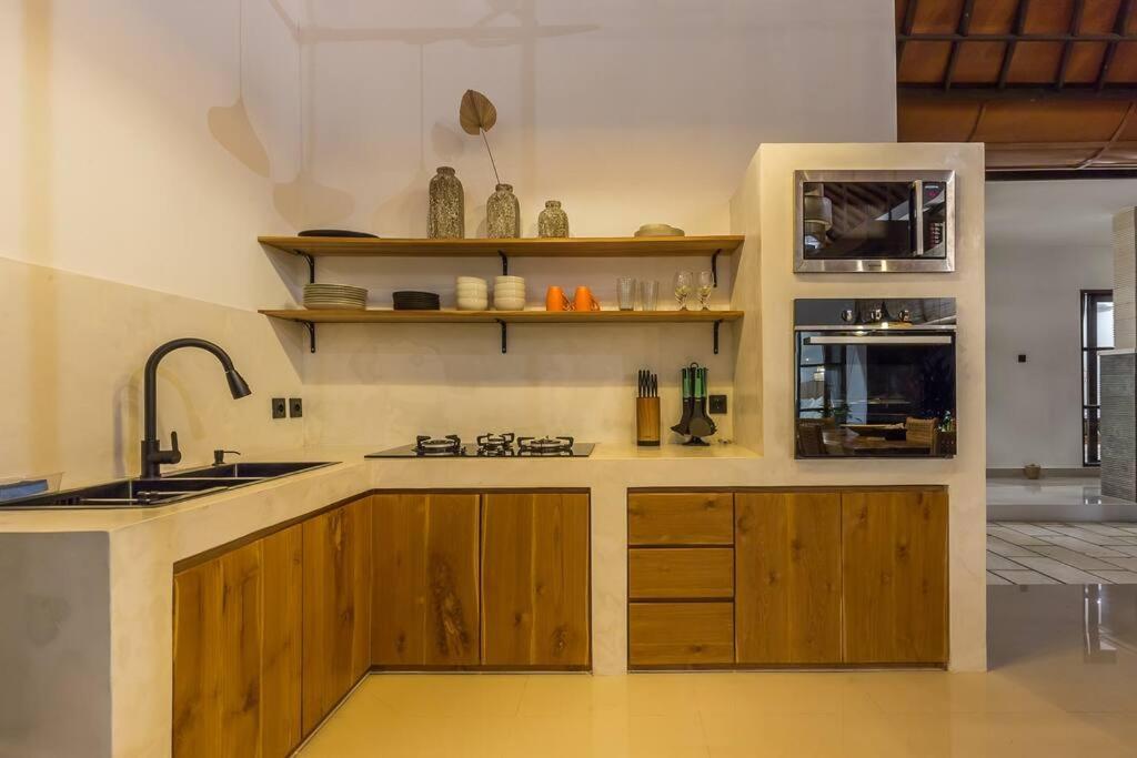 Charming 3 Bedrooms Walking Distance Villa *