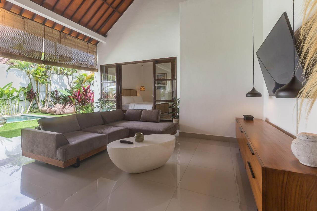 Charming 3 Bedrooms Walking Distance Seminyak (Bali)