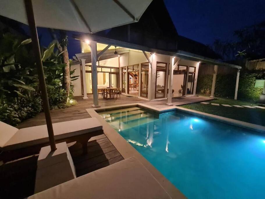 Villa Savvy Villa, A Tranquil Oasis & Walk To The