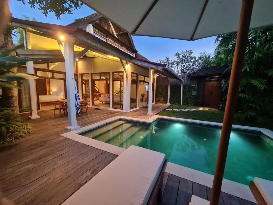 Savvy Villa, A Tranquil Oasis & Walk To The Seminyak (Bali)
