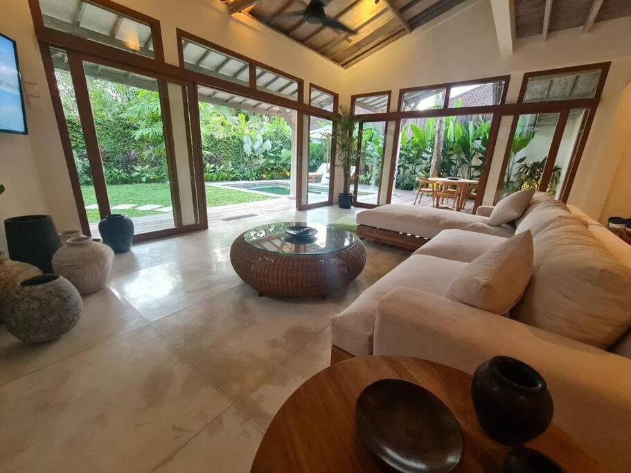 Savvy Villa, A Tranquil Oasis & Walk To The Seminyak (Bali)