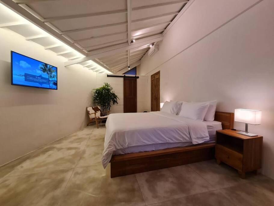 Savvy Villa, A Tranquil Oasis & Walk To The Villa *