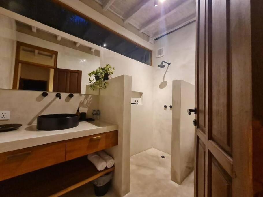 Savvy Villa, A Tranquil Oasis & Walk To The *