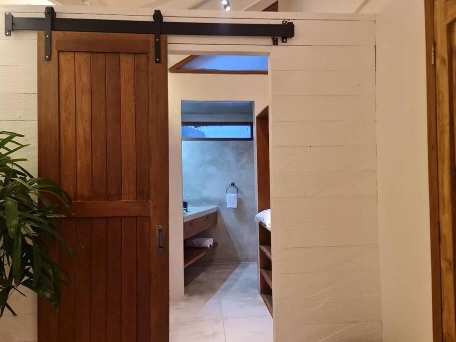 Savvy Villa, A Tranquil Oasis & Walk To The Villa *