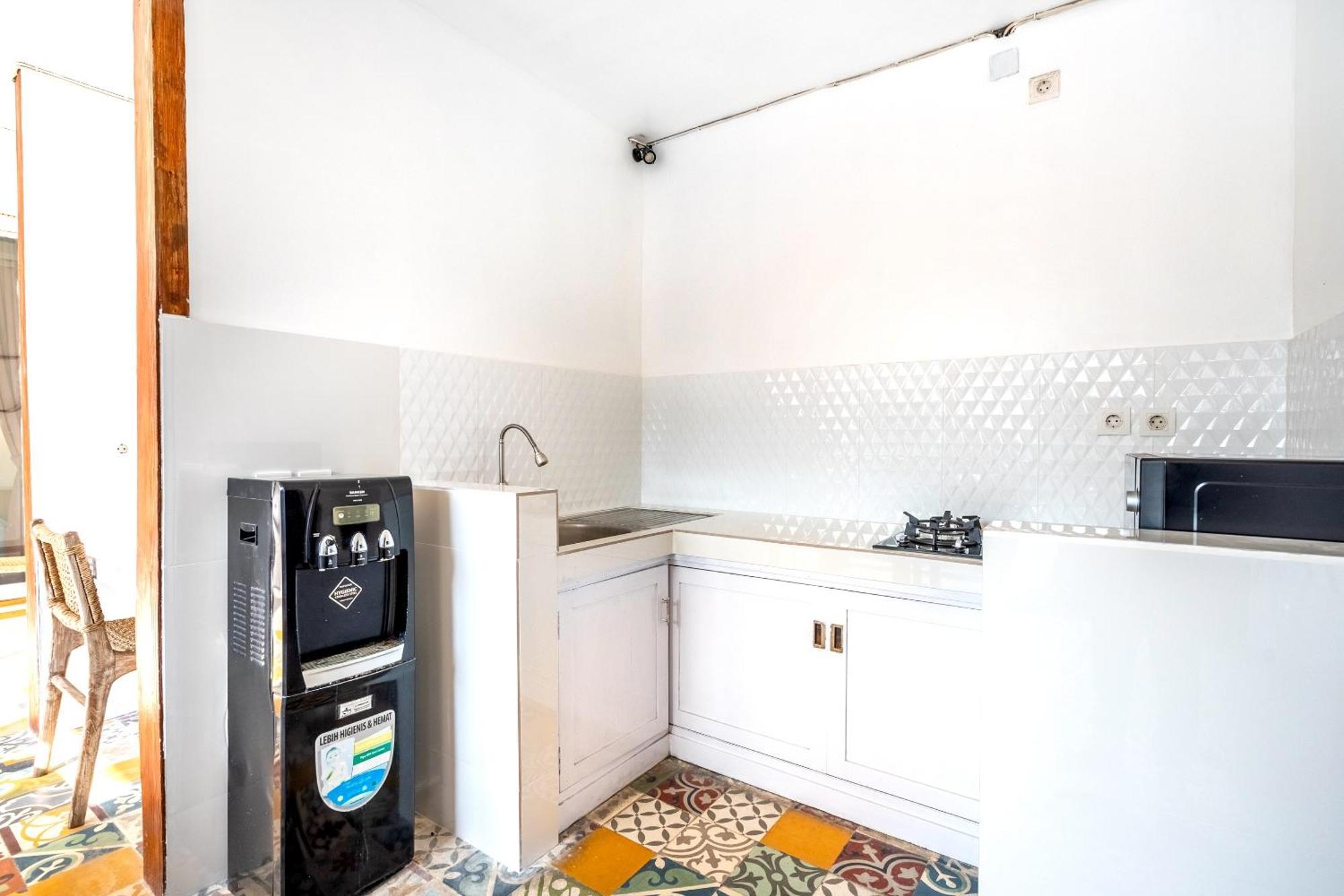 Lumturi House - Centrally Located Guest house