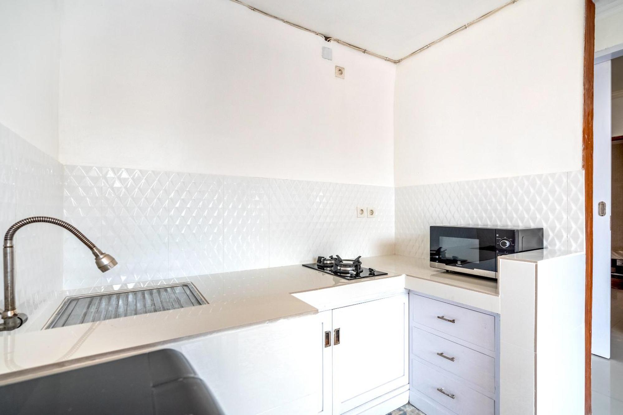 Lumturi House - Centrally Located Guest house *