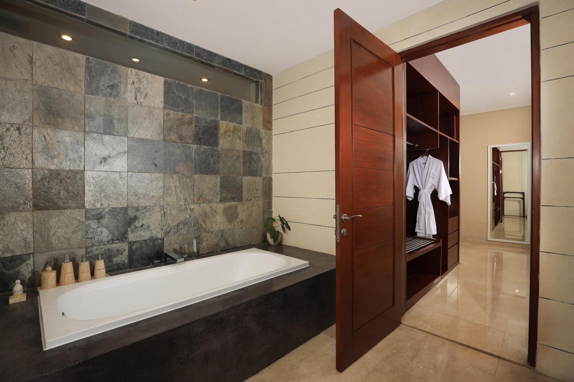 Khu nghỉ mát Amadea & Bali 4*