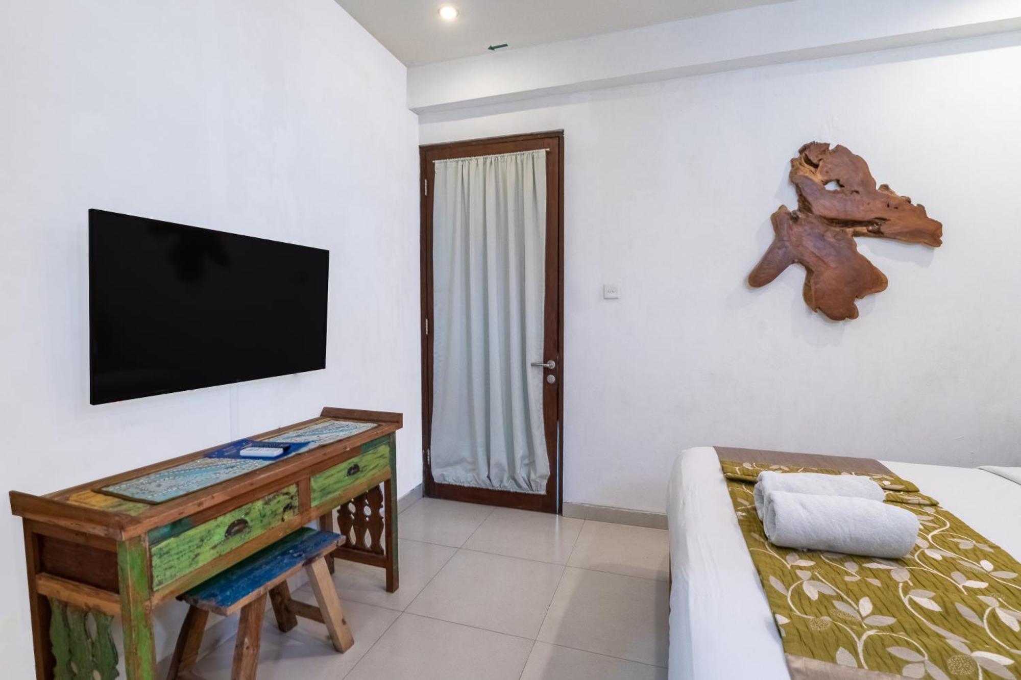 Enclose Living 5br Center Of Near Seminyak