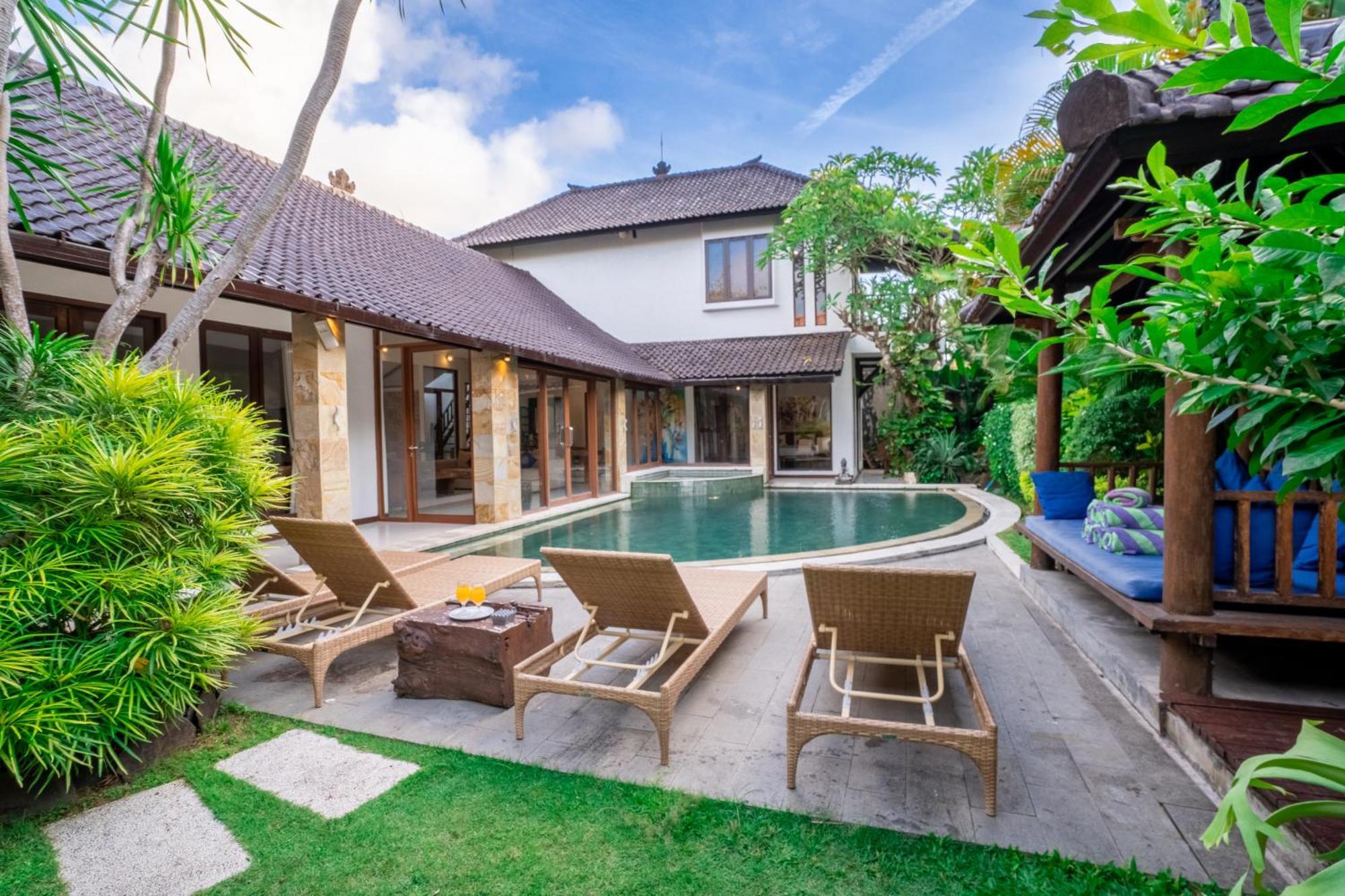 Enclose Living 5br Center Of Near Pousada
