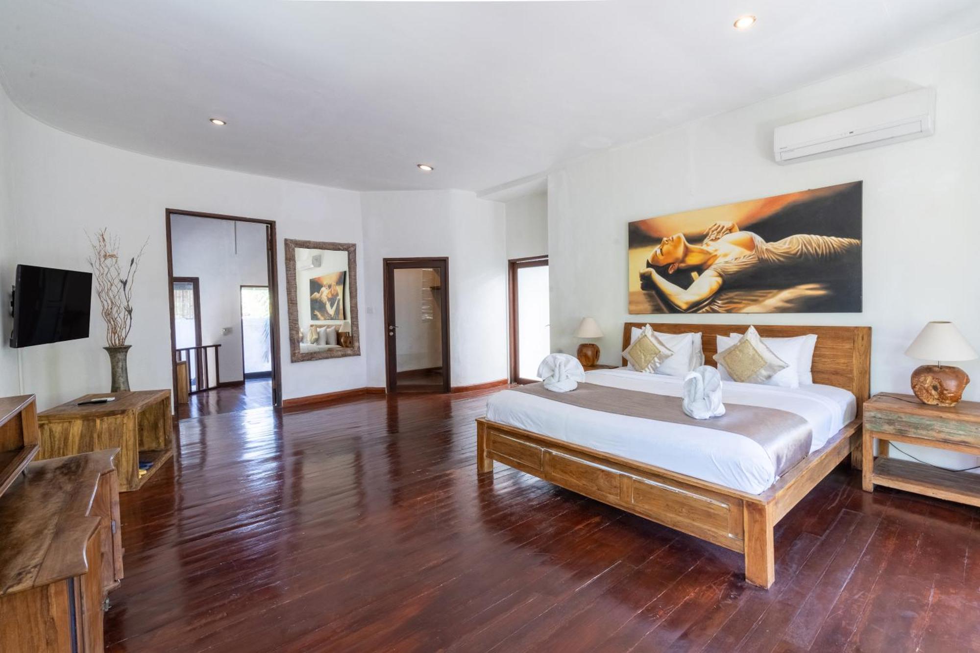Pousada Enclose Living 5br Center Of Near Seminyak