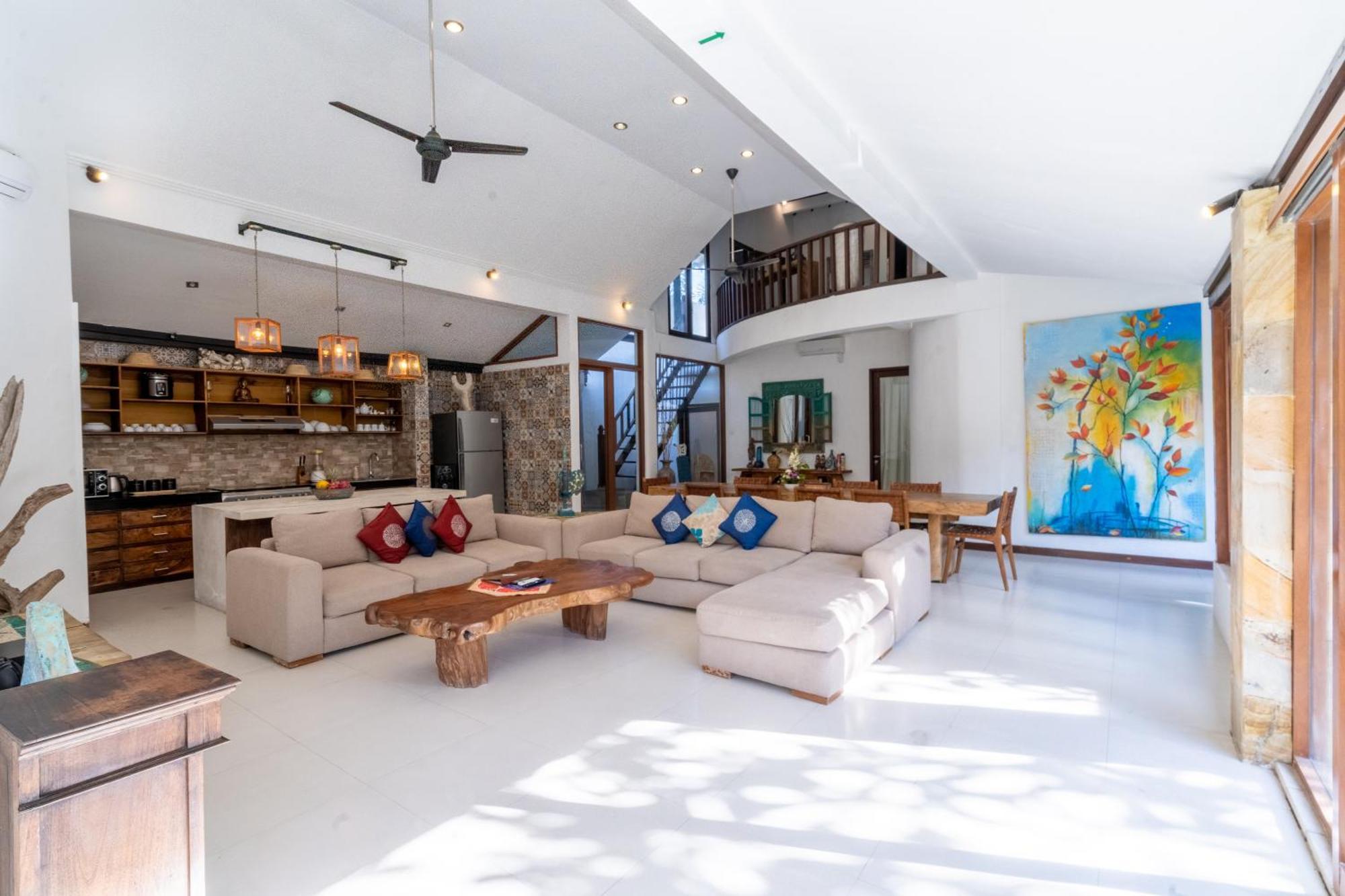 Enclose Living 5br Center Of Near Pousada Seminyak