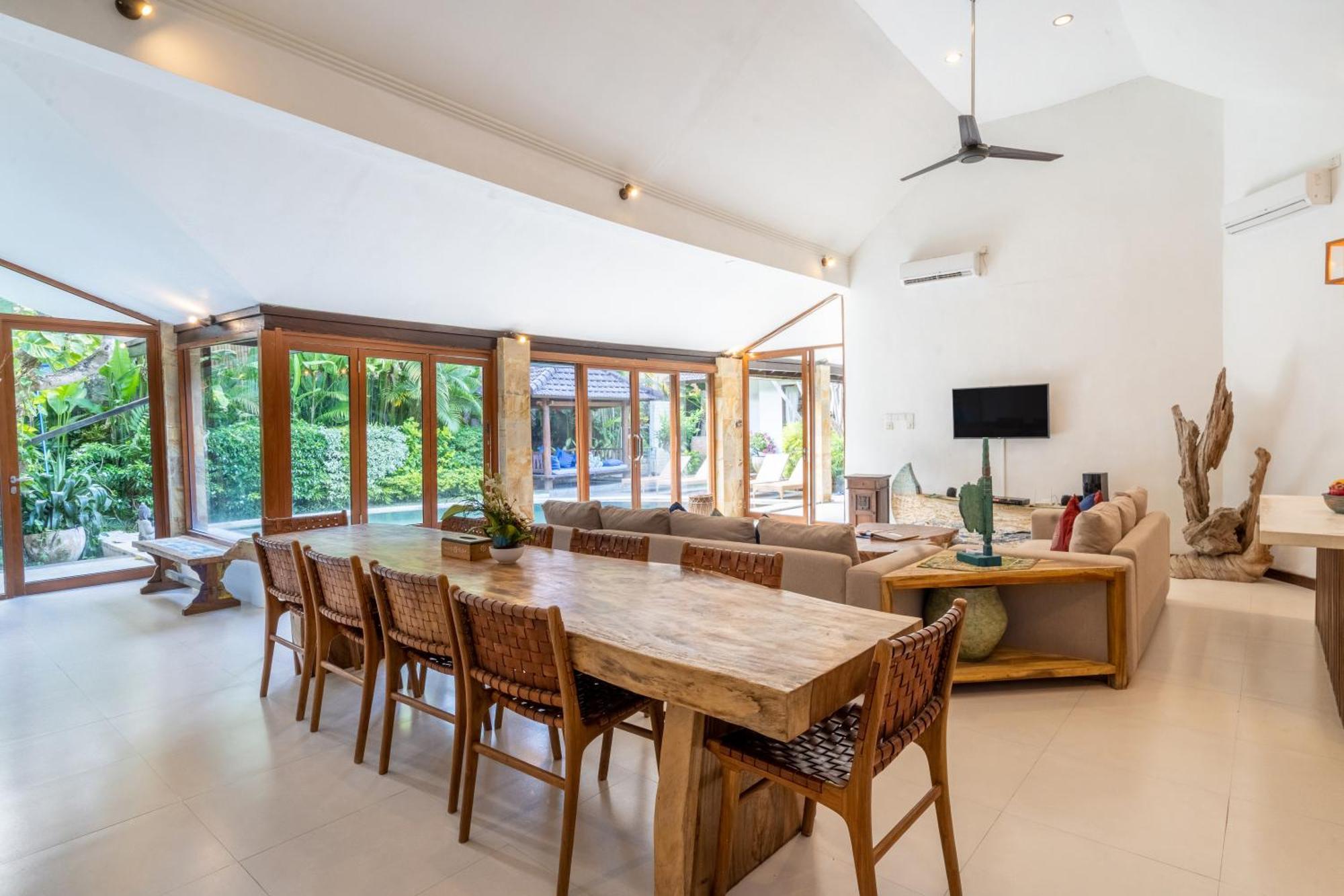 Enclose Living 5br Center Of Near Seminyak