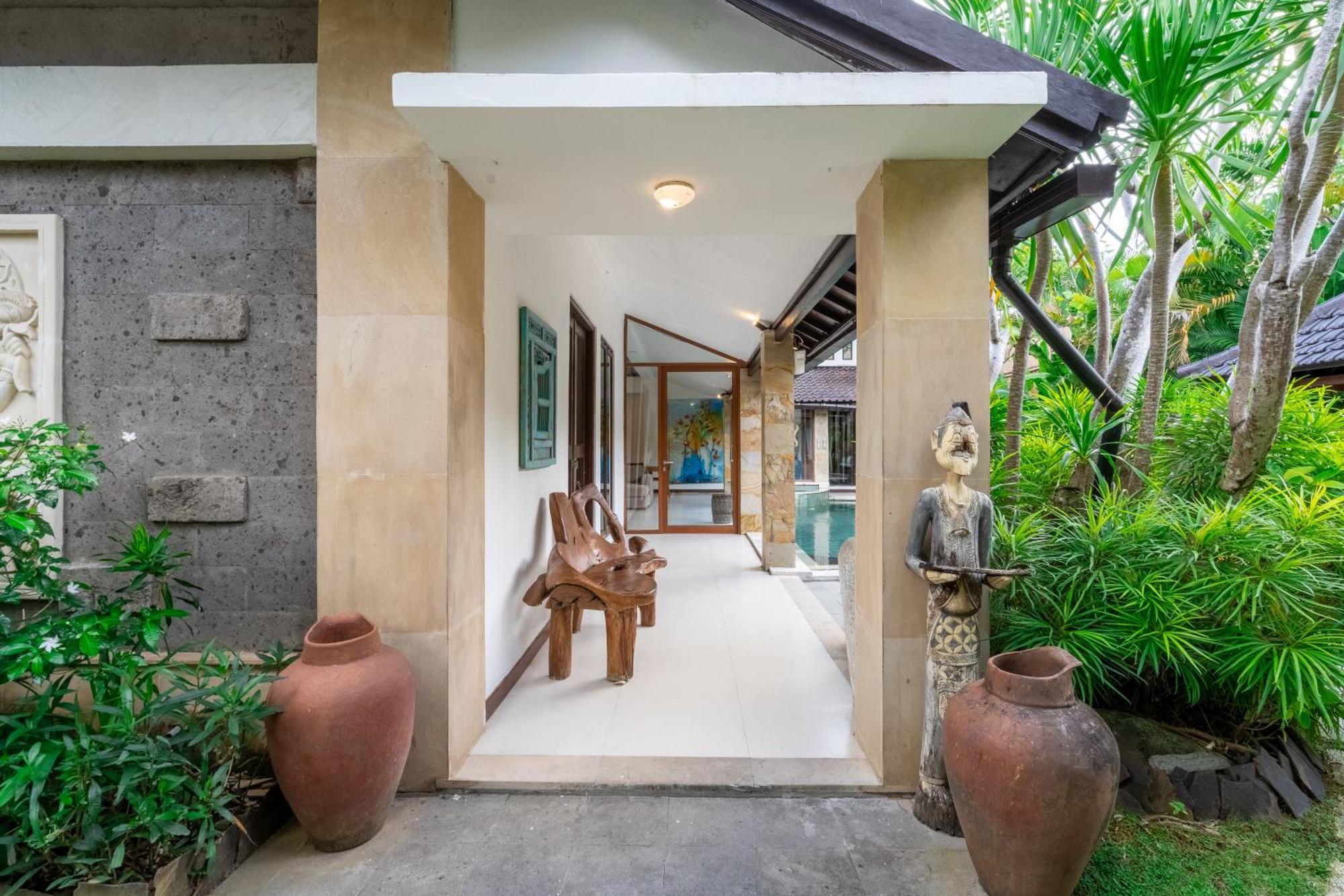 Enclose Living 5br Center Of Near Pousada Seminyak