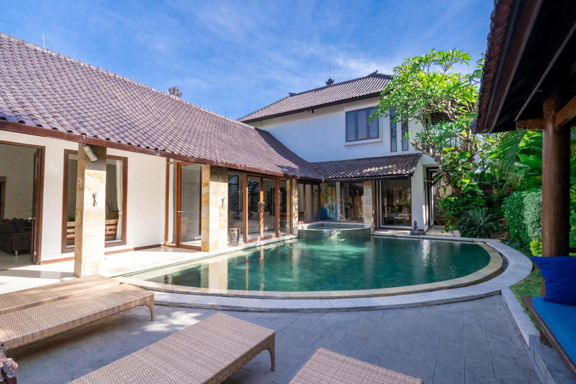 Pousada Enclose Living 5br Center Of Near Seminyak