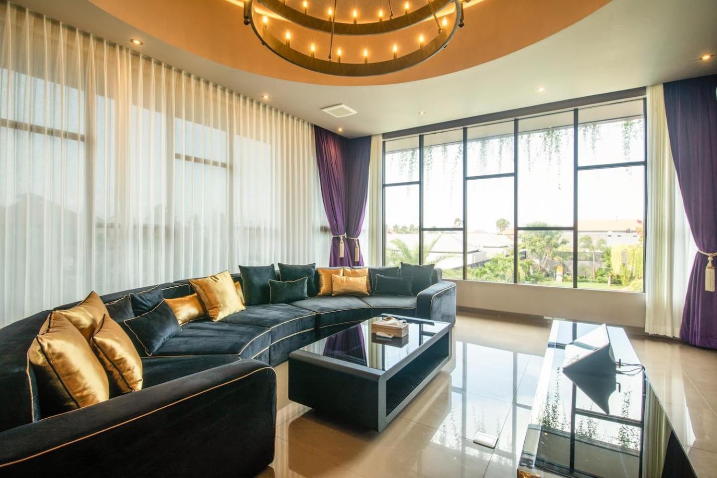 Villa Sumptuous 5br Luxury Redefined In Seminyak (Bali)