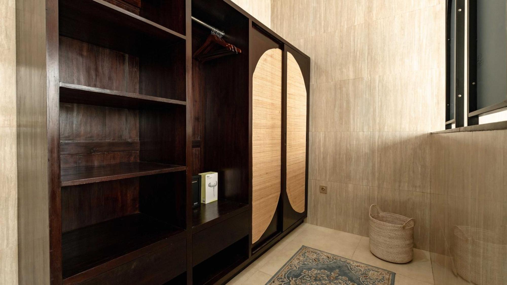 Latima By Finder *