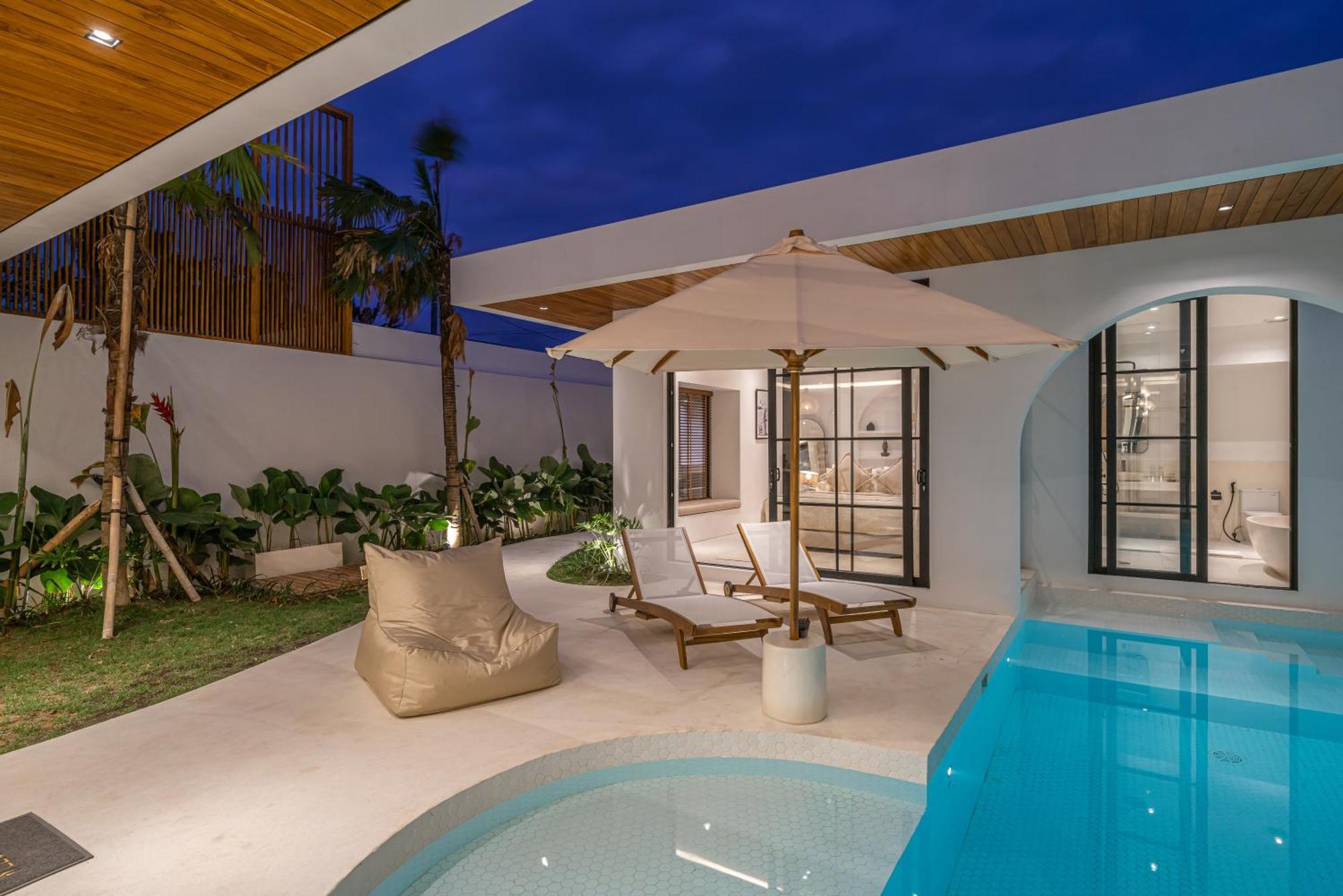 Villa Janoor - Elegant 3-bedroom Near Batu Belig Beach