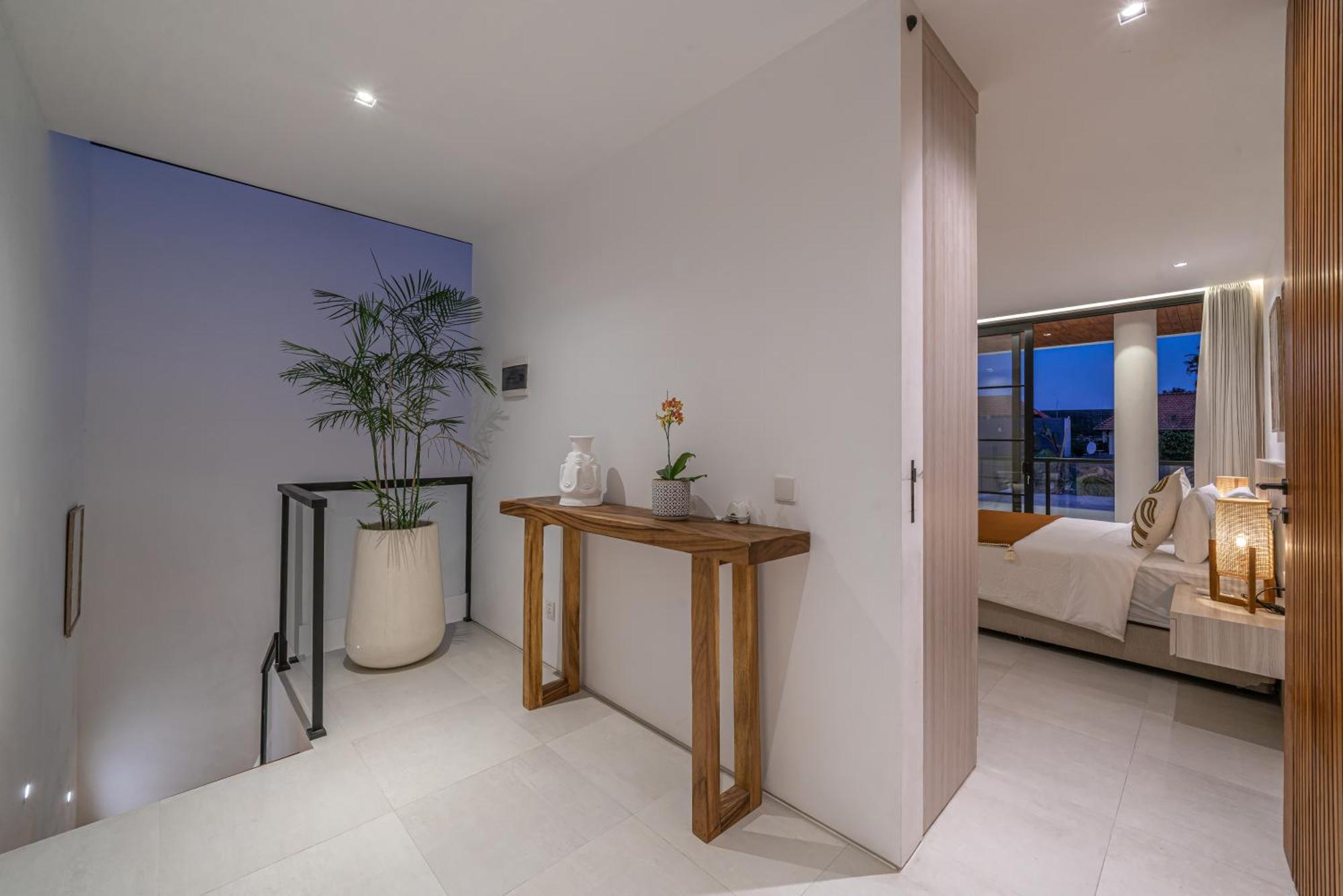 Villa Janoor - Elegant 3-bedroom Near Batu Belig Beach