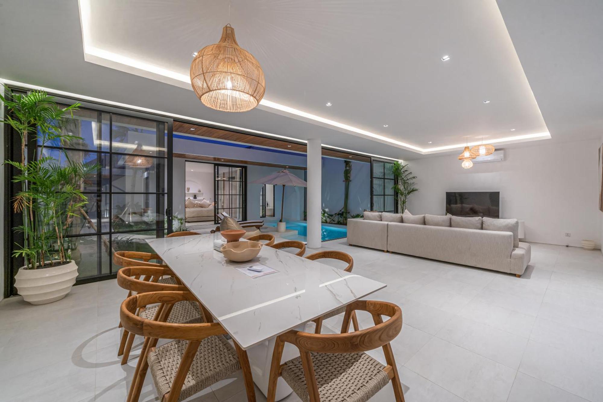 Villa Janoor - Elegant 3-bedroom Near Batu Belig Beach Seminyak (Bali)