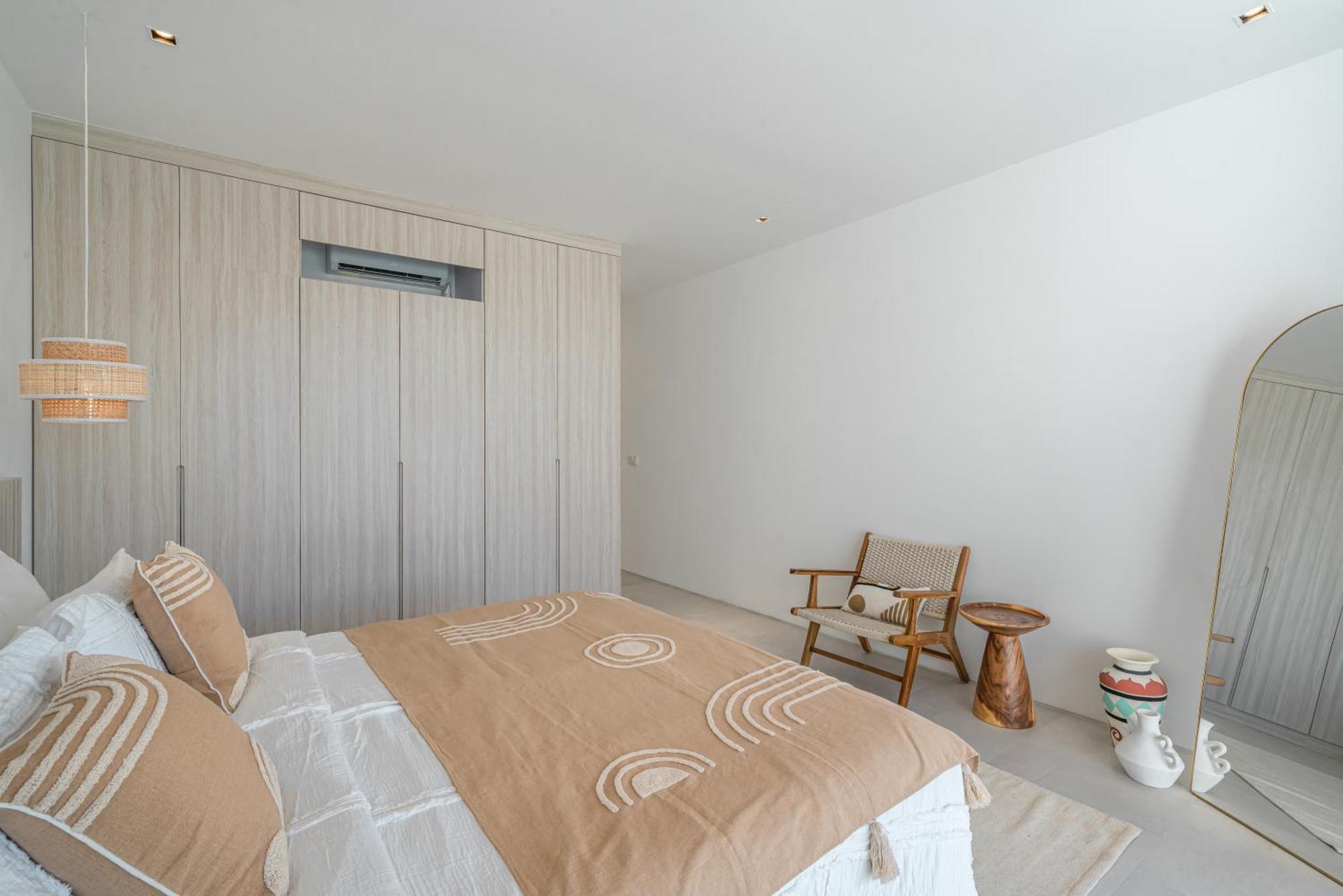 Villa Janoor - Elegant 3-bedroom Near Batu Belig Beach Seminyak (Bali)