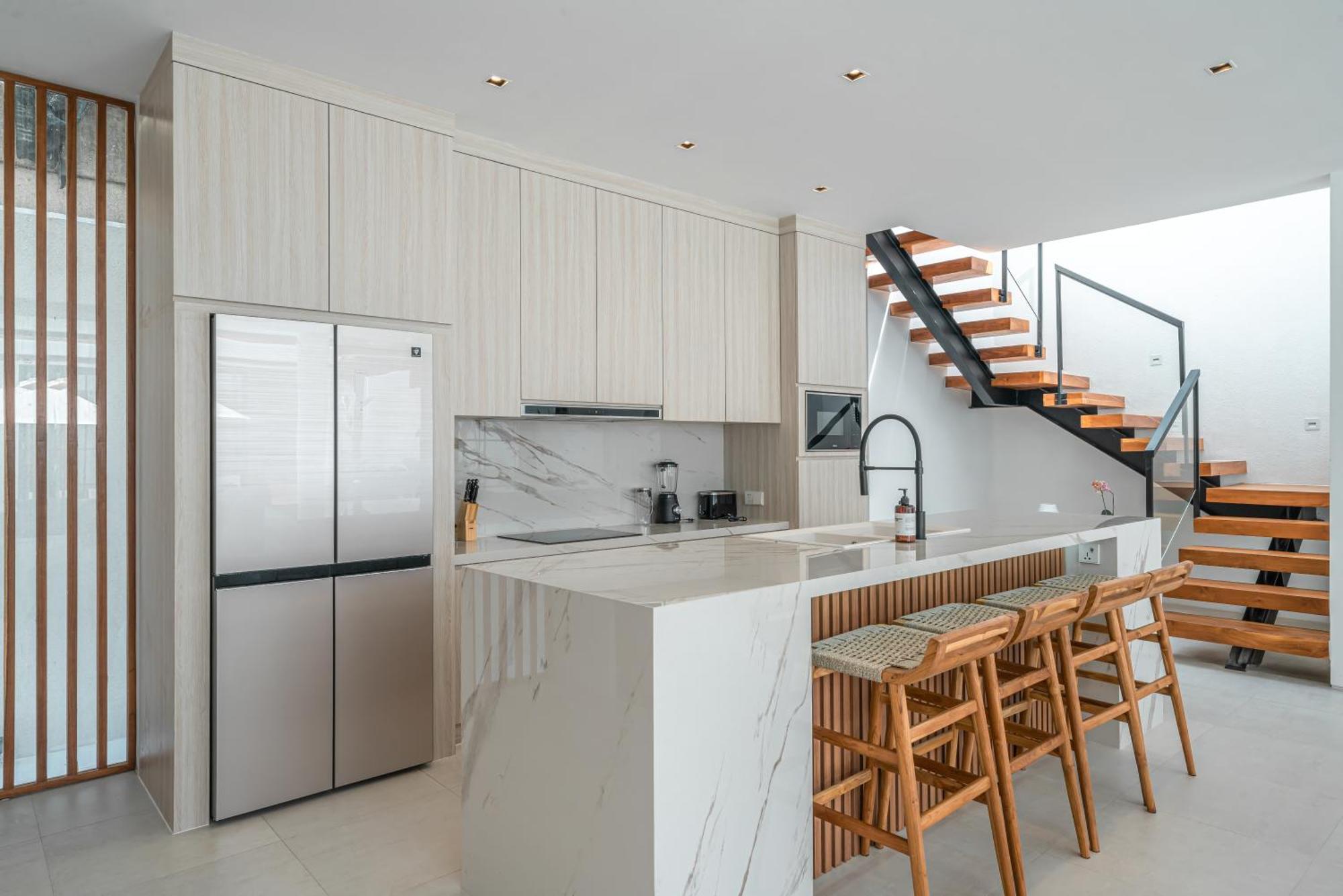 Villa Janoor - Elegant 3-bedroom Near Batu Belig Beach