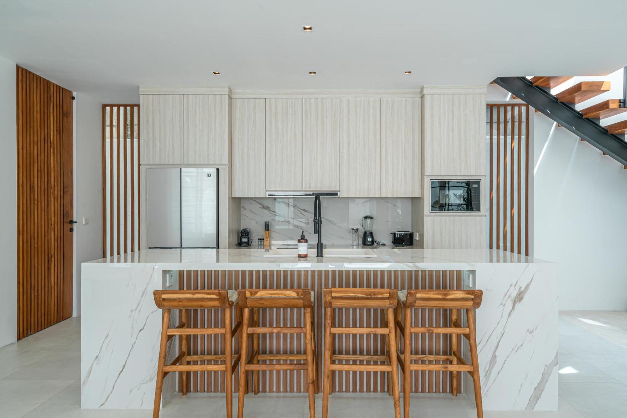 Janoor - Elegant 3-bedroom Near Batu Belig Beach Villa *