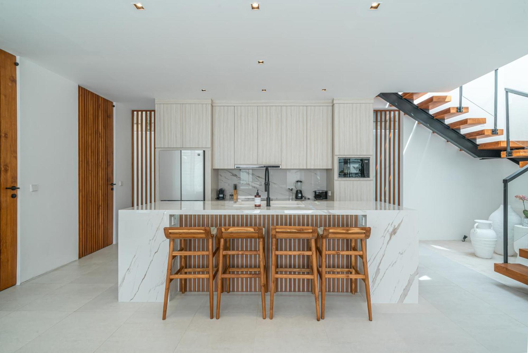 Janoor - Elegant 3-bedroom Near Batu Belig Beach