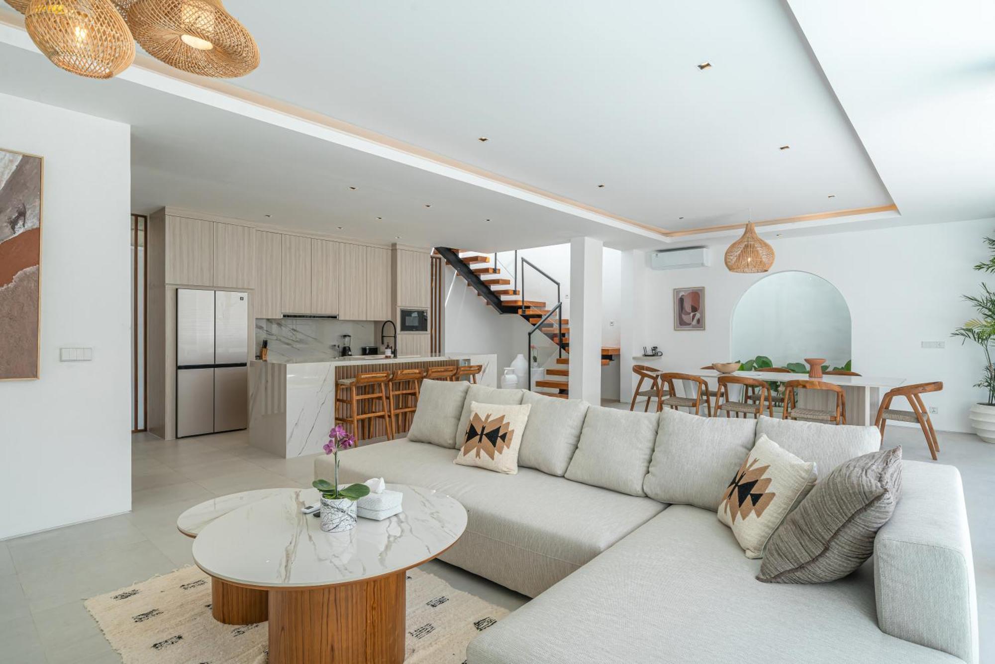 Villa Janoor - Elegant 3-bedroom Near Batu Belig Beach