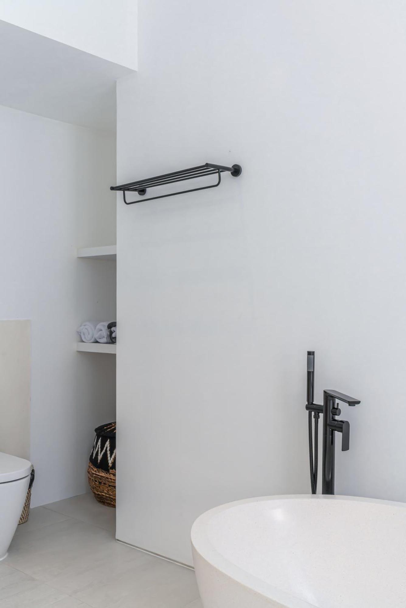 Janoor - Elegant 3-bedroom Near Batu Belig Beach Seminyak (Bali)