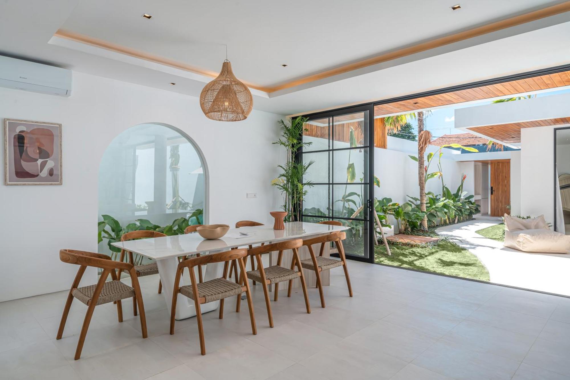 Janoor - Elegant 3-bedroom Near Batu Belig Beach Villa *