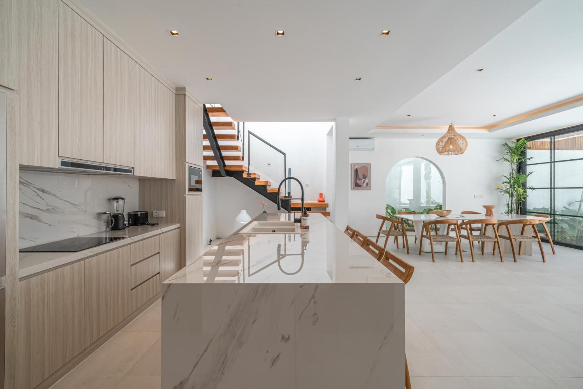 Janoor - Elegant 3-bedroom Near Batu Belig Beach Villa