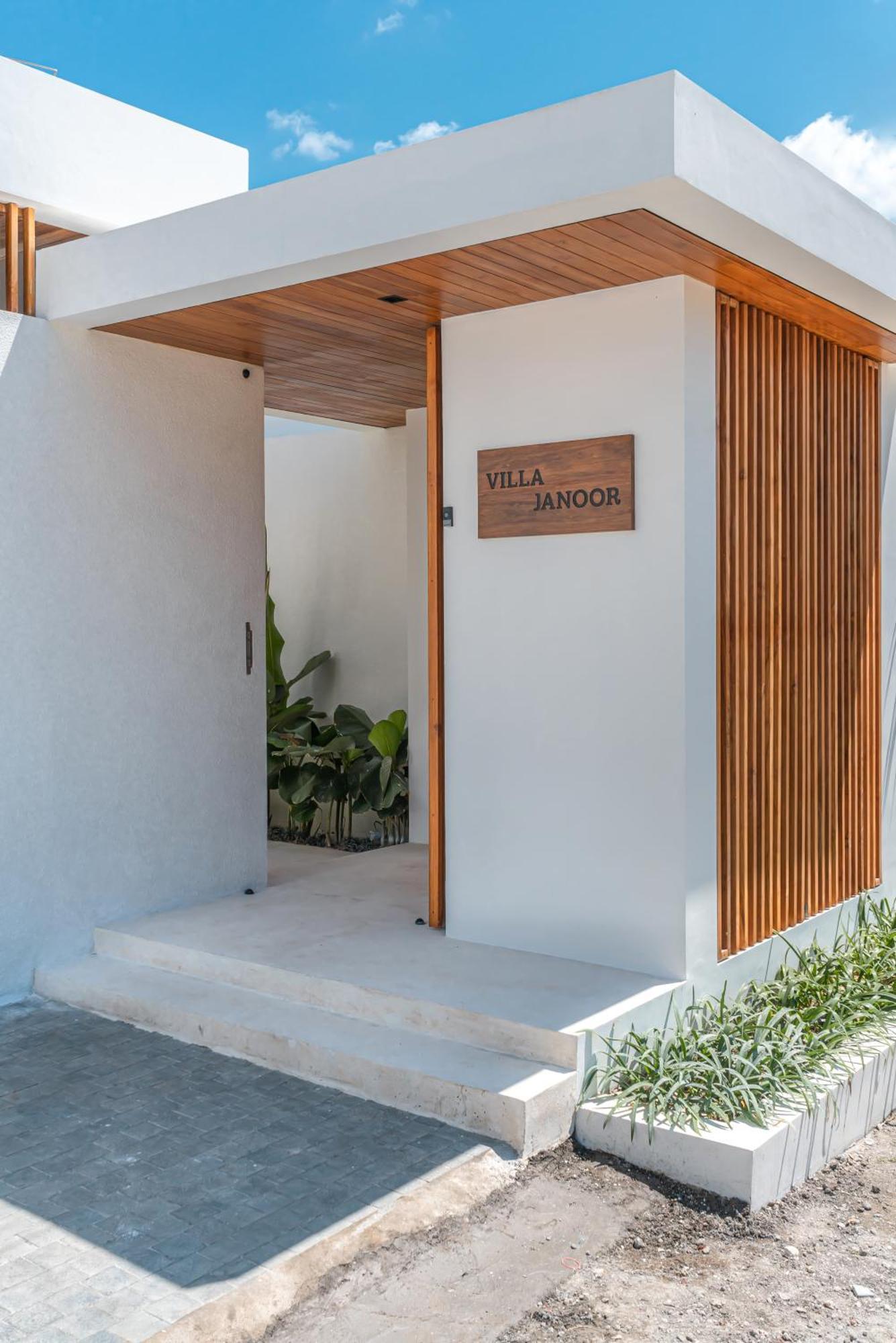 Janoor - Elegant 3-bedroom Near Batu Belig Beach Villa Seminyak (Bali)